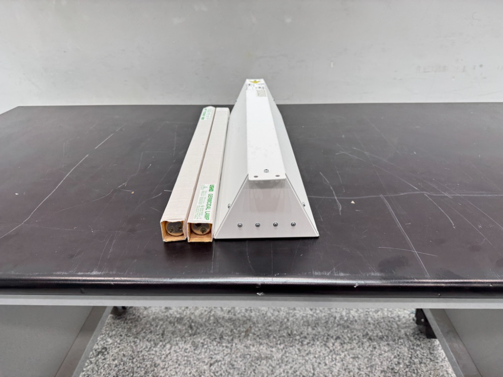 Image of UVP XX-Series UV Bench Lamp fixture